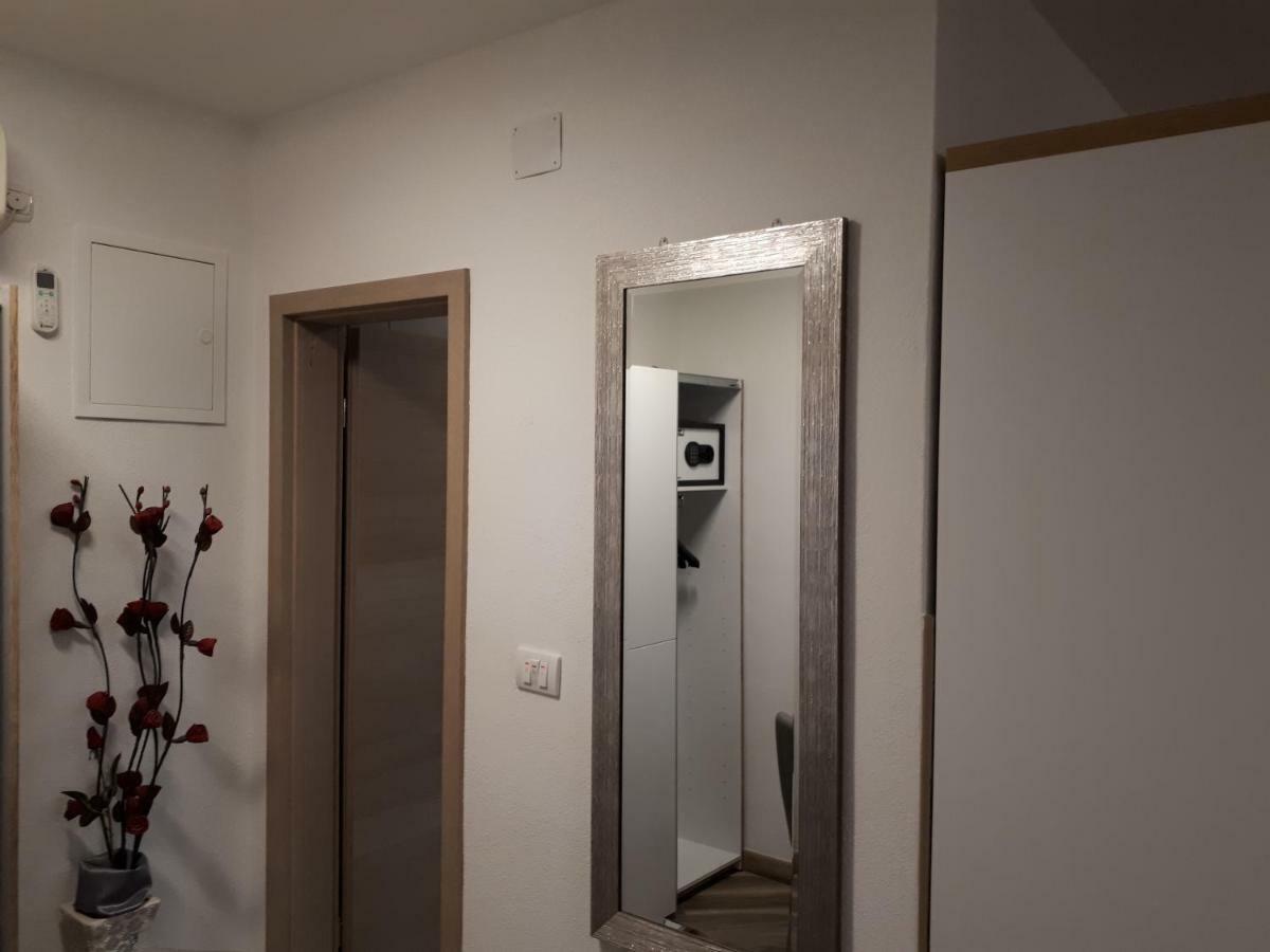 Apartment Dujica Сень Екстер'єр фото
